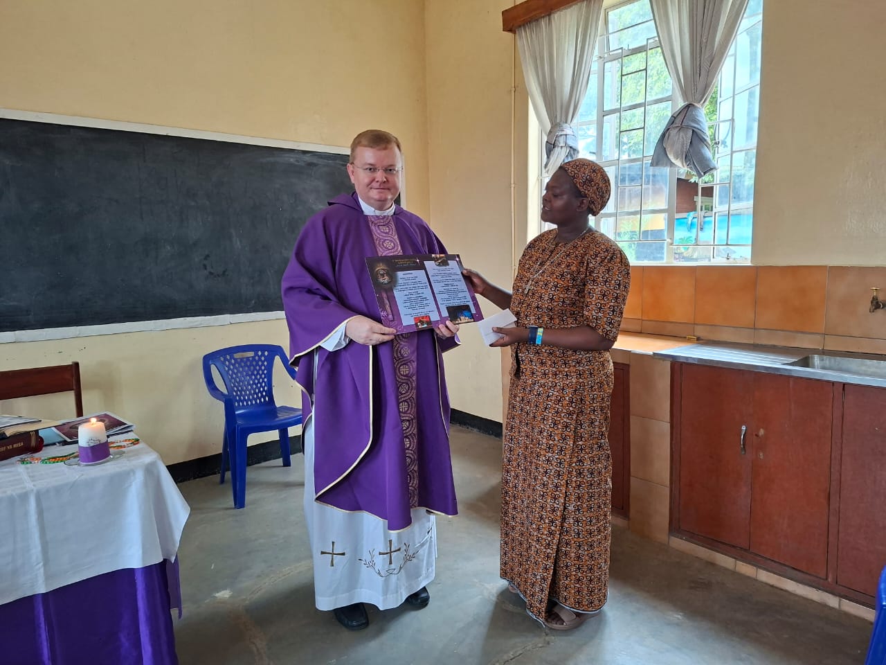 Primopredaja prikupljenih sredstava za djecu Malavija s II. Međunarodne izložbe jaslica u Varaždinu